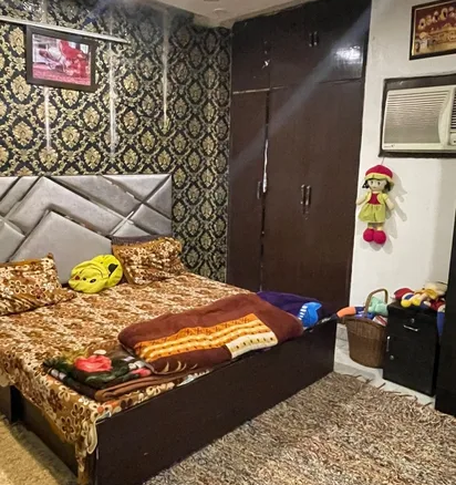 Luxurious 3 BHK MIG Flat with Rooftop Rights in Janakpuri