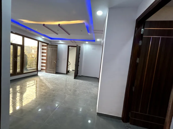 Luxurious 3 BHK Builder Floor in B3 Block Janakpuri - Newly Renovated, Sun-Facing, Well-Ventilated - Janakpuri Homes