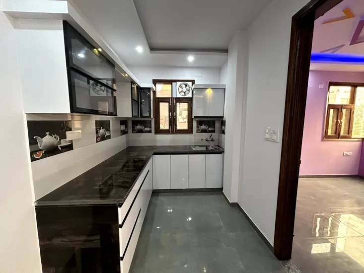 Luxurious 3 BHK Builder Floor in B3 Block Janakpuri - Newly Renovated, Sun-Facing, Well-Ventilated - Janakpuri Homes