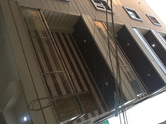 Luxurious 3 BHK Builder Floor in B3 Block Janakpuri - Newly Renovated, Sun-Facing, Well-Ventilated - Janakpuri Homes