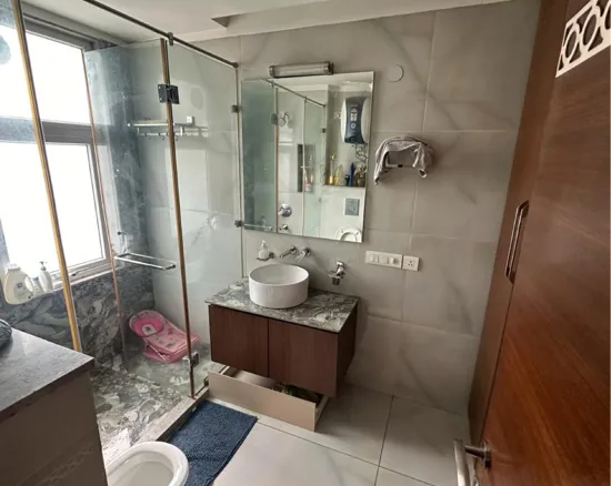 225 Sq Yards Builder Floor in Janakpuri - Modern Luxury