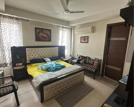 225 Sq Yards Builder Floor in Janakpuri - Modern Luxury