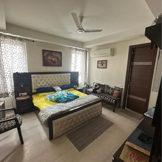 225 Sq Yards Builder Floor in Janakpuri - Modern Luxury