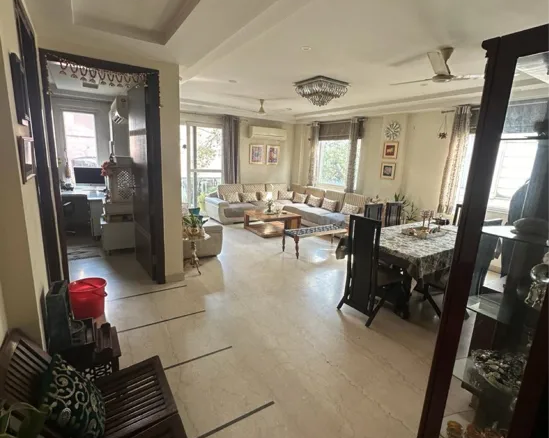 225 Sq Yards Builder Floor in Janakpuri - Modern Luxury