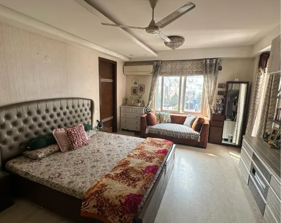225 Sq Yards Builder Floor in Janakpuri - Modern Luxury