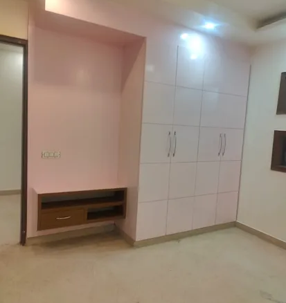 Luxurious builder floor with open verandah in Janakpuri