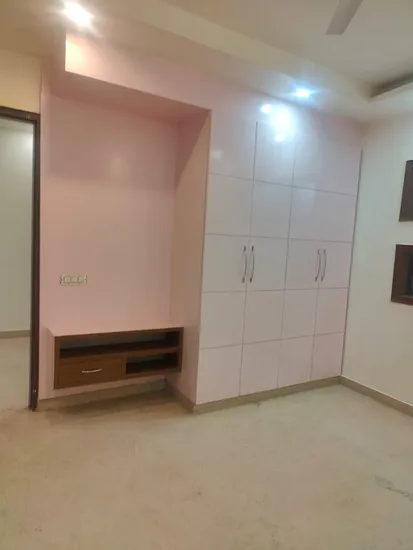 Luxurious builder floor with open verandah in Janakpuri
