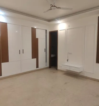 Modern modular kitchen in 150 Sq Yards builder floor, C3 Block Janakpuri