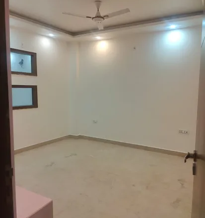 Modern modular kitchen in 150 Sq Yards builder floor, C3 Block Janakpuri