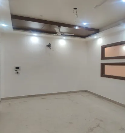 Modern modular kitchen in 150 Sq Yards builder floor, C3 Block Janakpuri