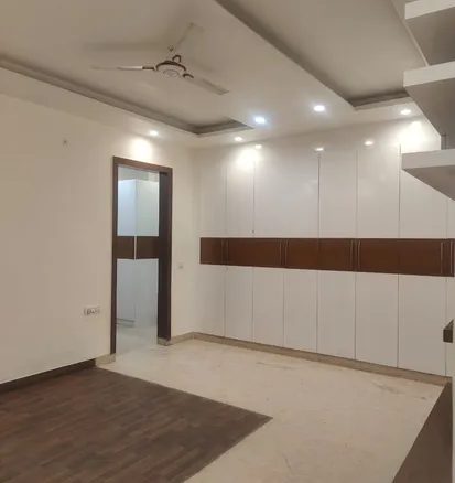 Modern modular kitchen in 150 Sq Yards builder floor, C3 Block Janakpuri