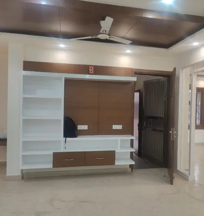 Modern modular kitchen in 150 Sq Yards builder floor, C3 Block Janakpuri