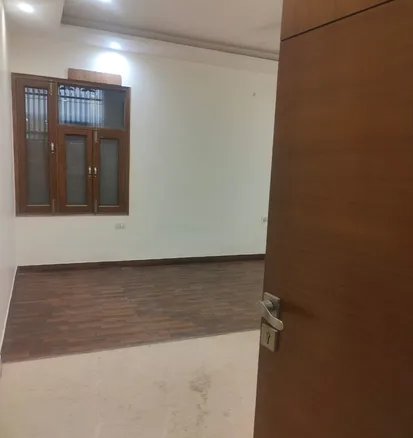 Modern modular kitchen in 150 Sq Yards builder floor, C3 Block Janakpuri