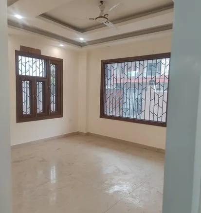 Modern modular kitchen in 150 Sq Yards builder floor, C3 Block Janakpuri