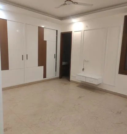Modern modular kitchen in 150 Sq Yards builder floor, C3 Block Janakpuri