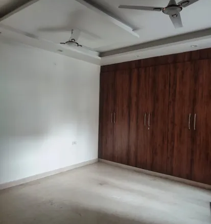 Modern modular kitchen in 150 Sq Yards builder floor, C3 Block Janakpuri