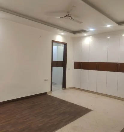 Modern modular kitchen in 150 Sq Yards builder floor, C3 Block Janakpuri