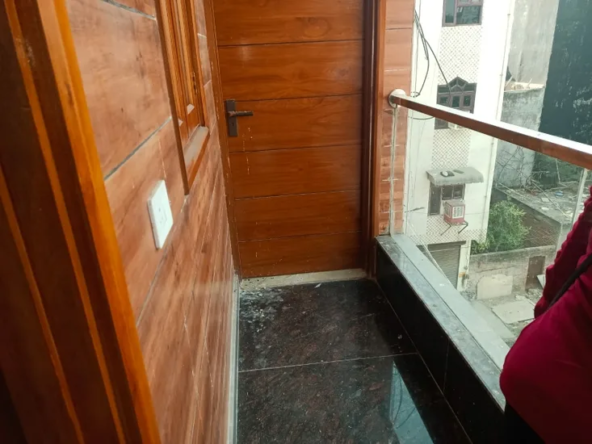 Modern 3 BHK Builder Floor for Rent in Janakpuri - Newly Renovated, Prime Location!