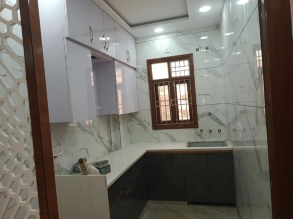 Modern 3 BHK Builder Floor for Rent in Janakpuri - Newly Renovated, Prime Location!