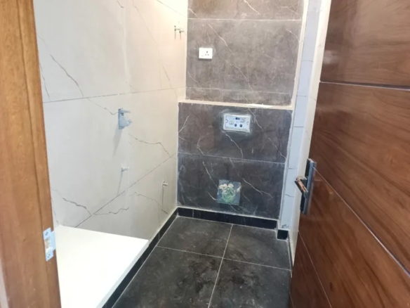 Modern 3 BHK Builder Floor for Rent in Janakpuri - Newly Renovated, Prime Location!