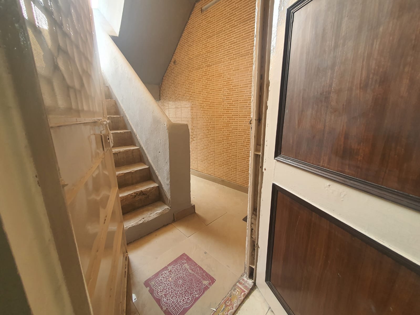 Newly Renovated 3 BHK HUDCO MIG Flat for Rent in Janakpuri - Prime Location, Modern Amenities