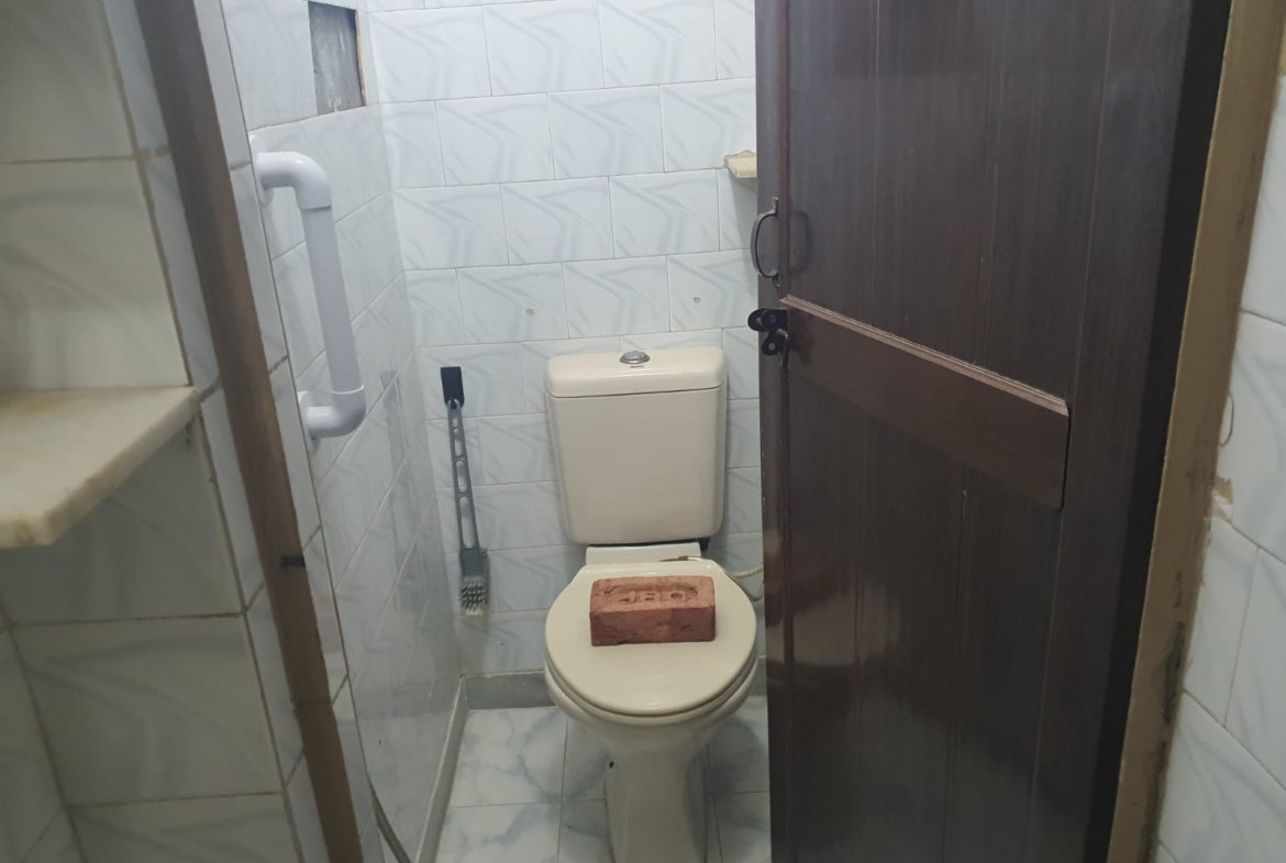 Newly Renovated 3 BHK HUDCO MIG Flat for Rent in Janakpuri - Prime Location, Modern Amenities