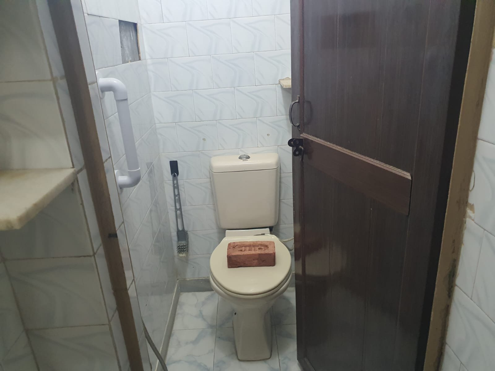 Newly Renovated 3 BHK HUDCO MIG Flat for Rent in Janakpuri - Prime Location, Modern Amenities