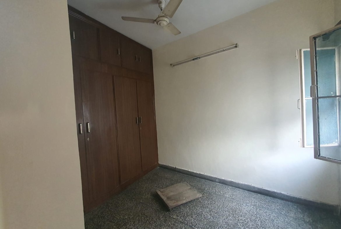 Newly Renovated 3 BHK HUDCO MIG Flat for Rent in Janakpuri - Prime Location, Modern Amenities