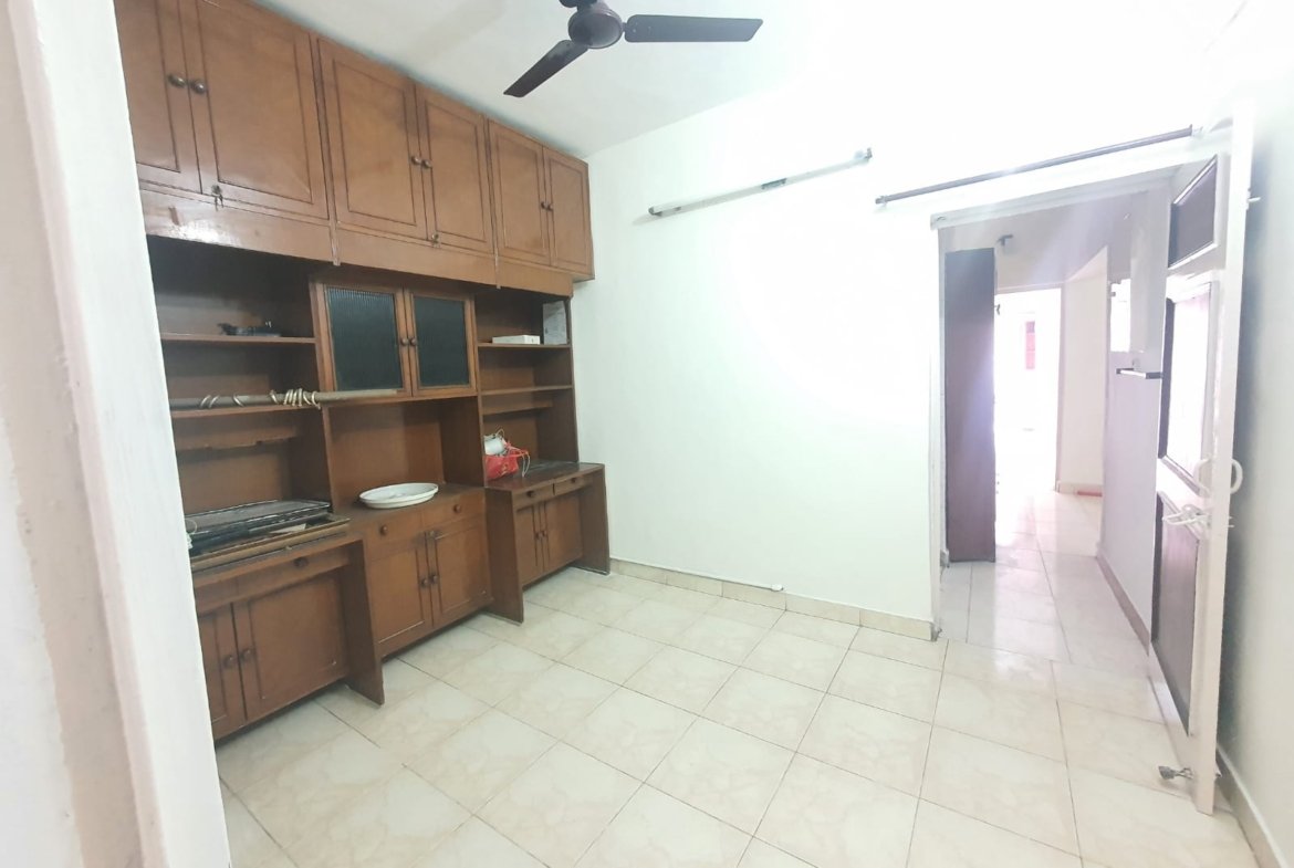 Newly Renovated 3 BHK HUDCO MIG Flat for Rent in Janakpuri - Prime Location, Modern Amenities