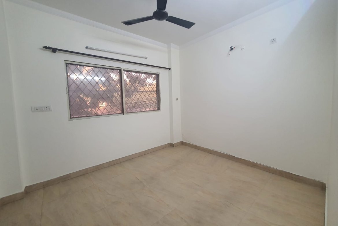 Newly Renovated 3 BHK HUDCO MIG Flat for Rent in Janakpuri - Prime Location, Modern Amenities