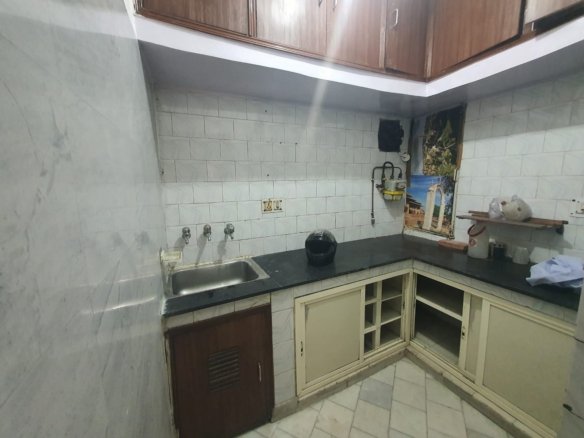 Newly Renovated 3 BHK HUDCO MIG Flat for Rent in Janakpuri - Prime Location, Modern Amenities