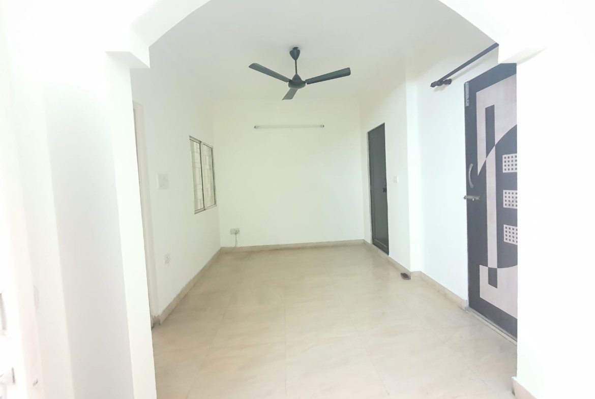 Newly Renovated 3 BHK HUDCO MIG Flat for Rent in Janakpuri - Prime Location, Modern Amenities
