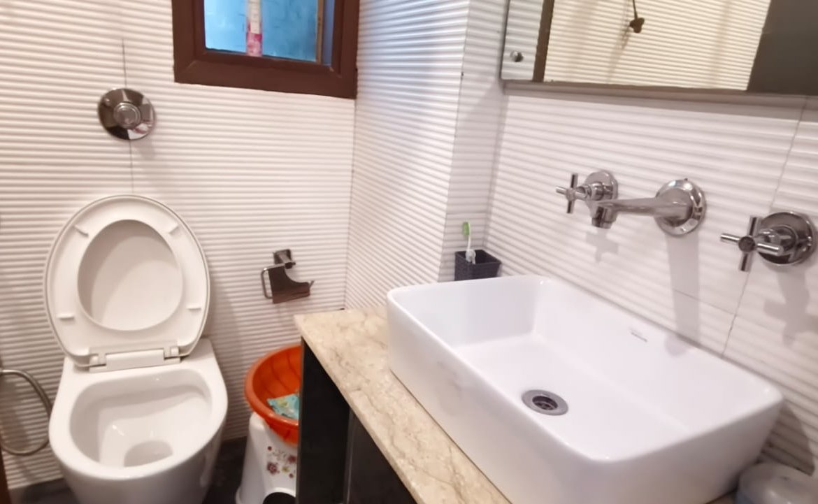 Spacious 3BHK Builder Floor with Lift & Parking for Rent in A3 Block Janakpuri | Corner Property