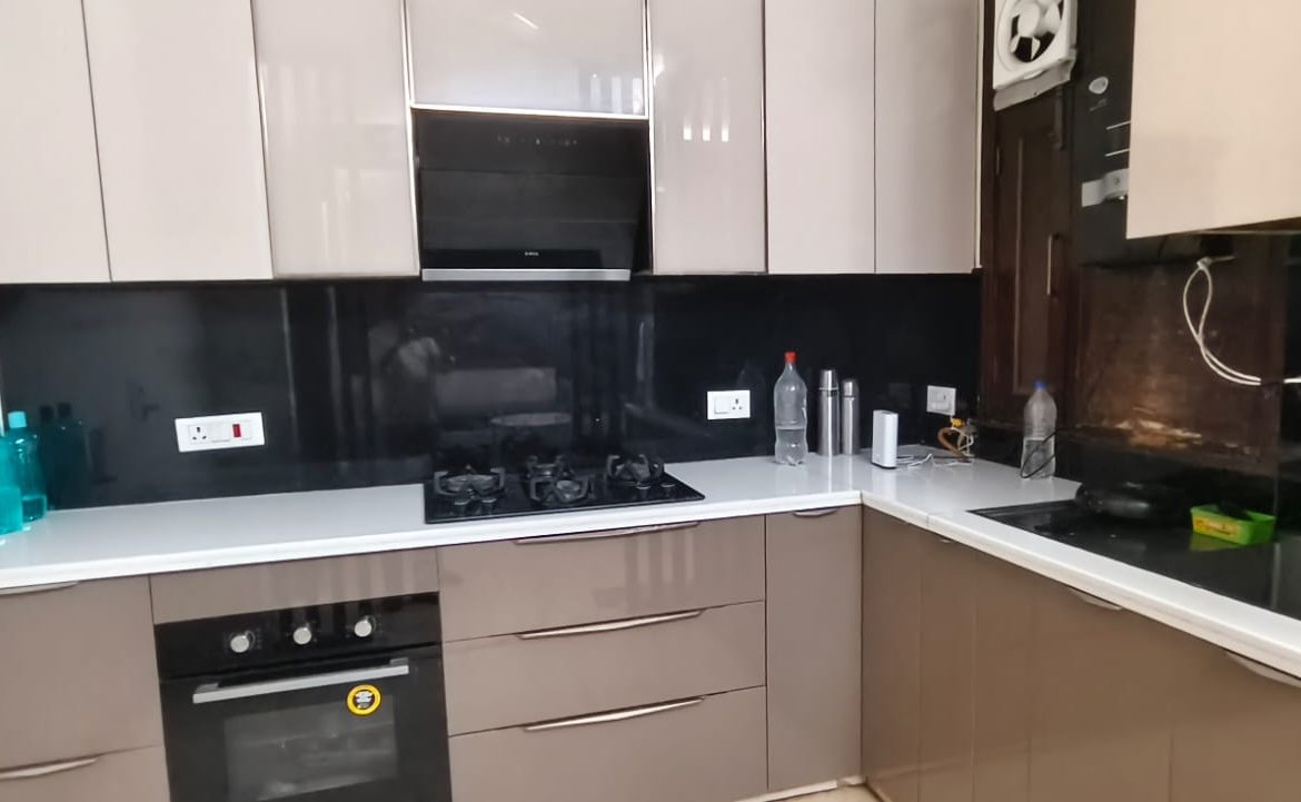 Spacious 3BHK Builder Floor with Lift & Parking for Rent in A3 Block Janakpuri | Corner Property