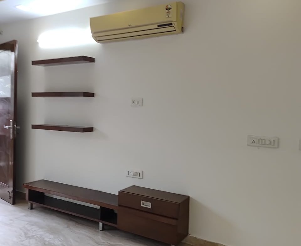 Spacious 4 BHK Builder Floor for Rent in Janakpuri B1-block