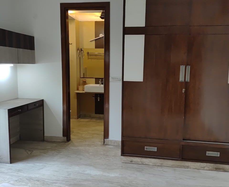 Spacious 4 BHK Builder Floor for Rent in Janakpuri B1-block