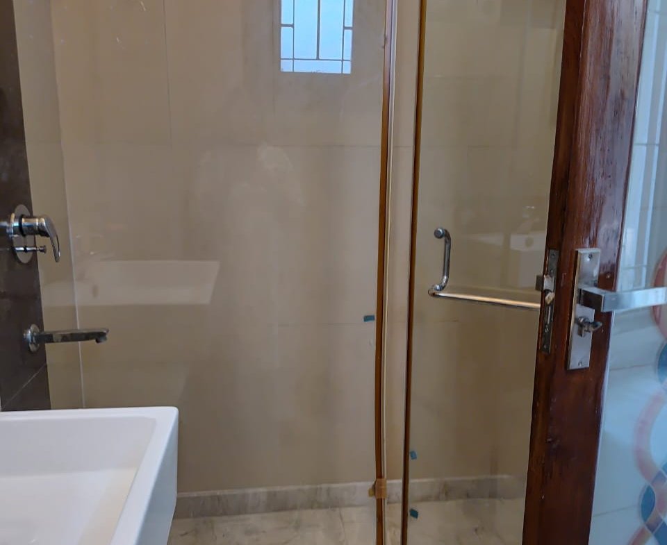 Spacious 4 BHK Builder Floor for Rent in Janakpuri B1-block