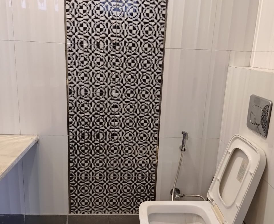 Spacious 4 BHK Builder Floor for Rent in Janakpuri B1-block