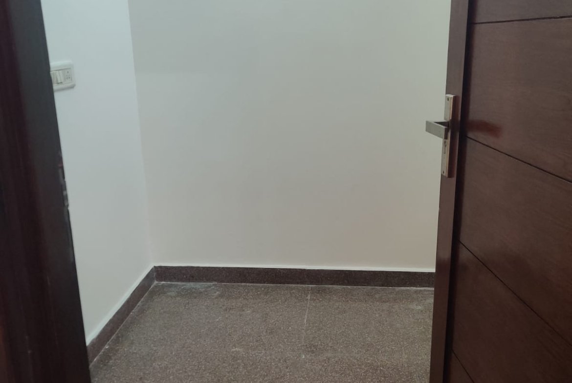 Spacious 4 BHK Builder Floor for Rent in Janakpuri B1-block
