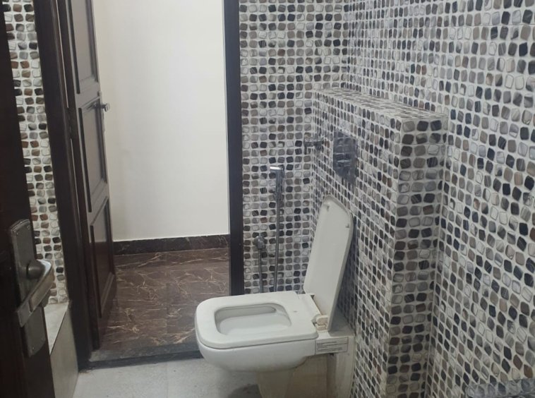 Front view of fully extended 4 BHK DDA MIG Flat on ground floor in C1A Block, Janakpuri
