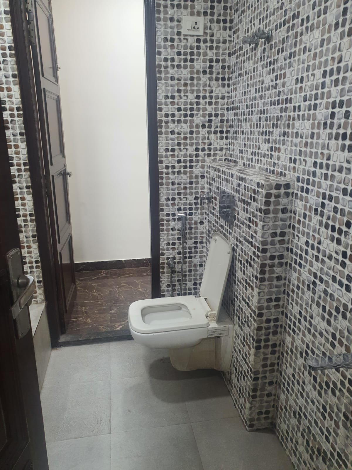 Front view of fully extended 4 BHK DDA MIG Flat on ground floor in C1A Block, Janakpuri