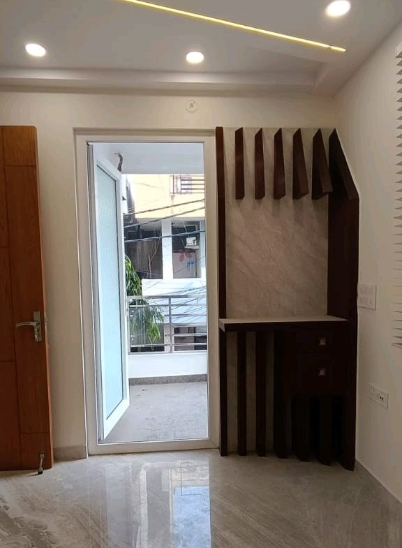 Modern 3 BHK Corner Builder Floor – Upper Ground | Newly Built | 1100 sq ft