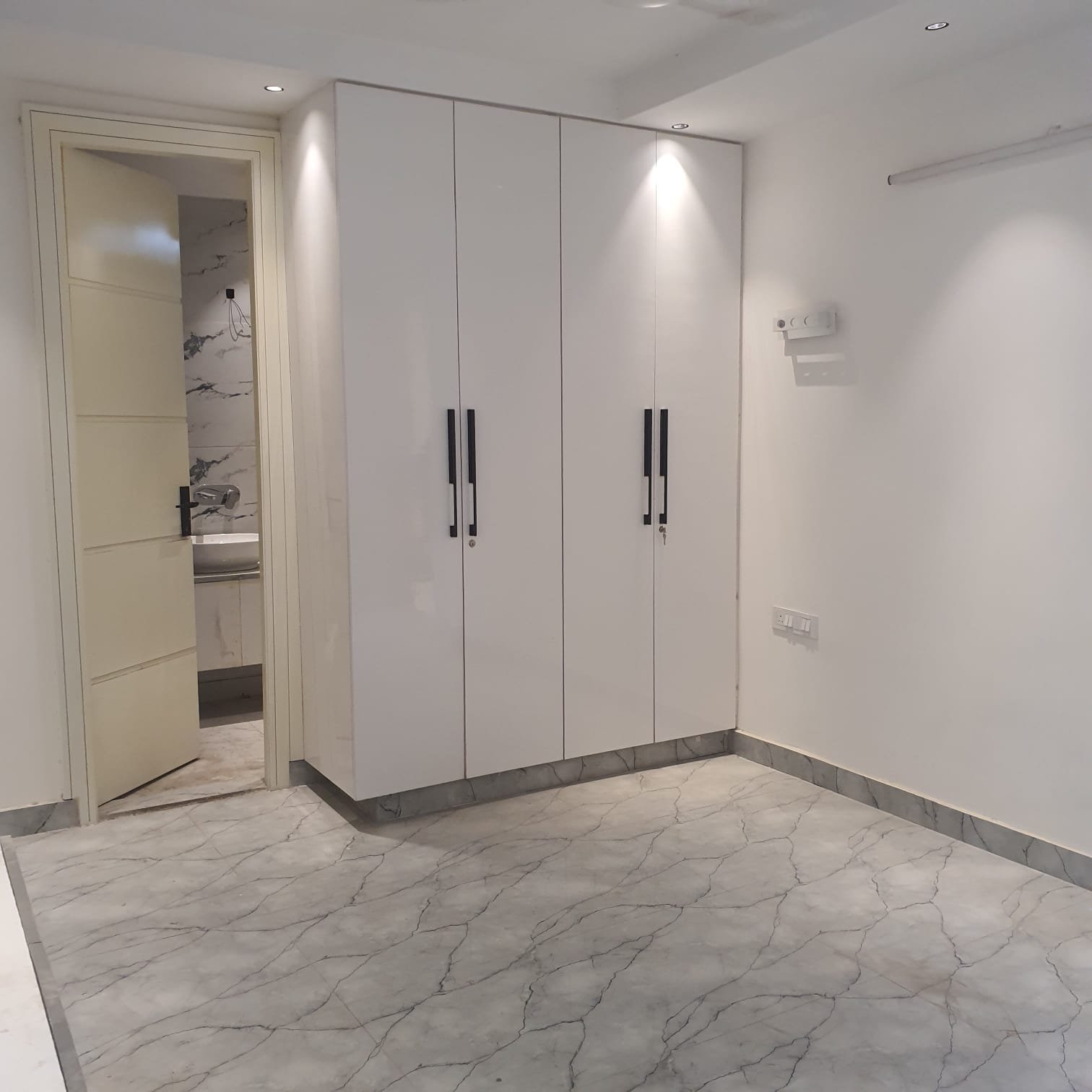 Newly renovated 3 BHK DDA MIG Flat for sale in Janakpuri C4A Block. Corner property on the first floor with 3 washrooms, modular kitchen, and excellent ventilation. Perfect ready-to-move family home.