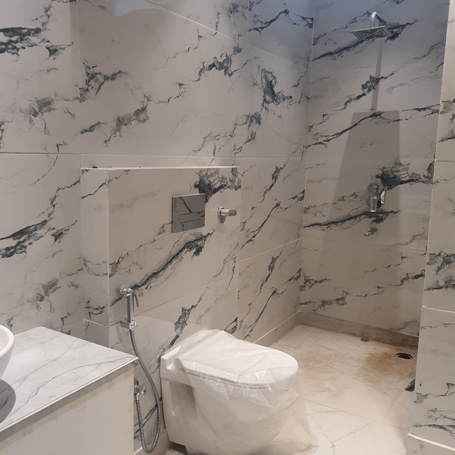 Newly renovated 3 BHK DDA MIG Flat for sale in Janakpuri C4A Block. Corner property on the first floor with 3 washrooms, modular kitchen, and excellent ventilation. Perfect ready-to-move family home.