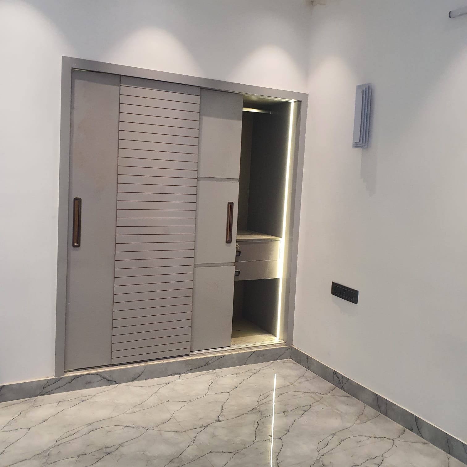 Newly renovated 3 BHK DDA MIG Flat for sale in Janakpuri C4A Block. Corner property on the first floor with 3 washrooms, modular kitchen, and excellent ventilation. Perfect ready-to-move family home.