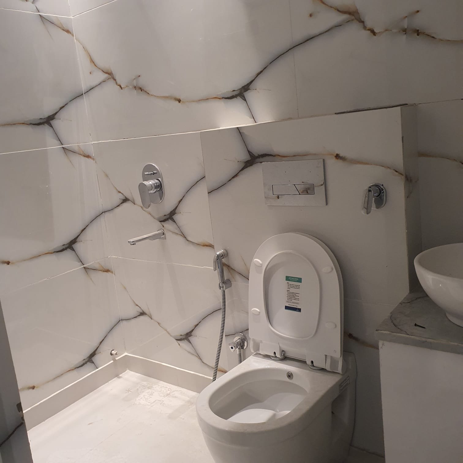 Newly renovated 3 BHK DDA MIG Flat for sale in Janakpuri C4A Block. Corner property on the first floor with 3 washrooms, modular kitchen, and excellent ventilation. Perfect ready-to-move family home.