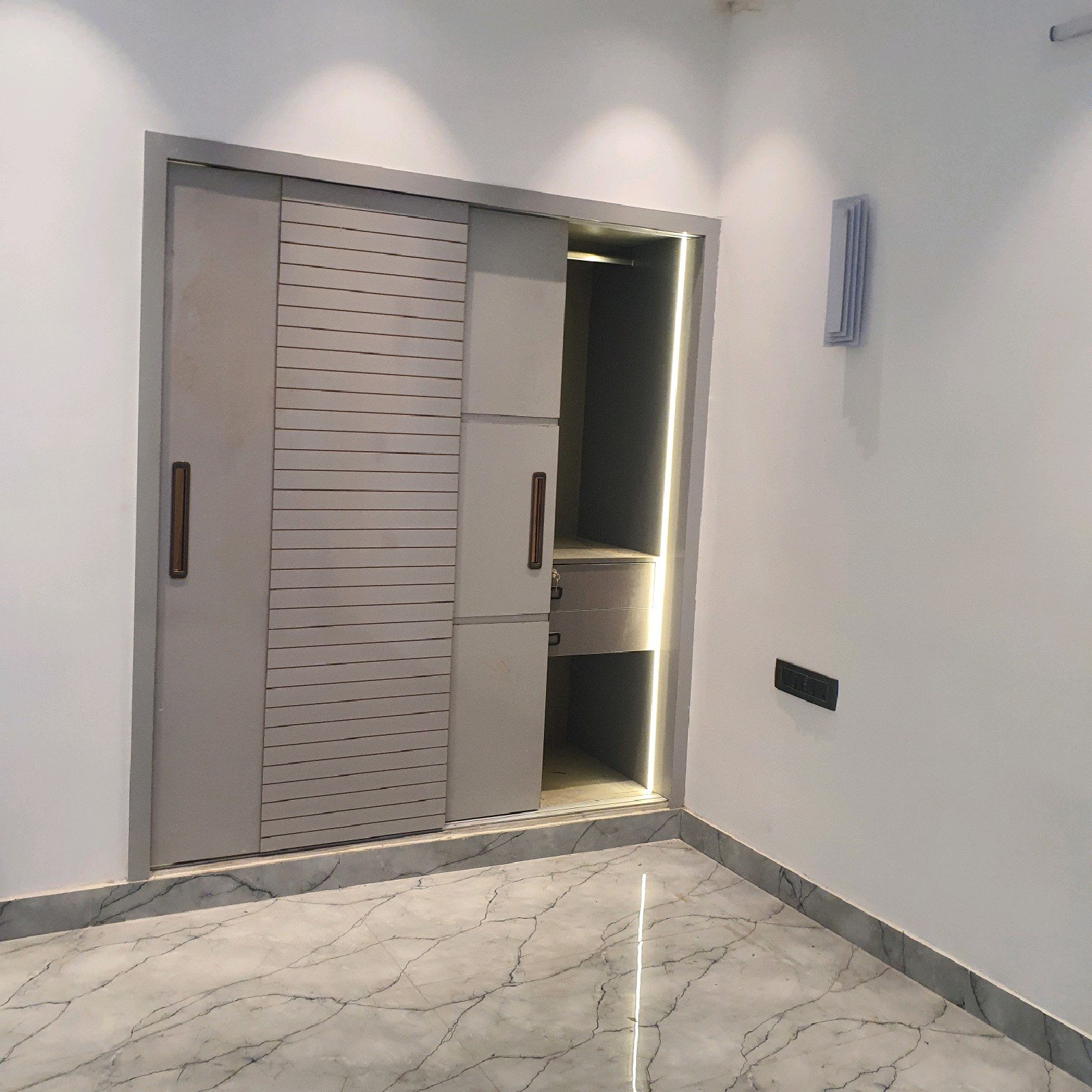 3 BHK DDA MIG Flat for Sale in Janakpuri C4A Block | Newly Renovated Corner Property