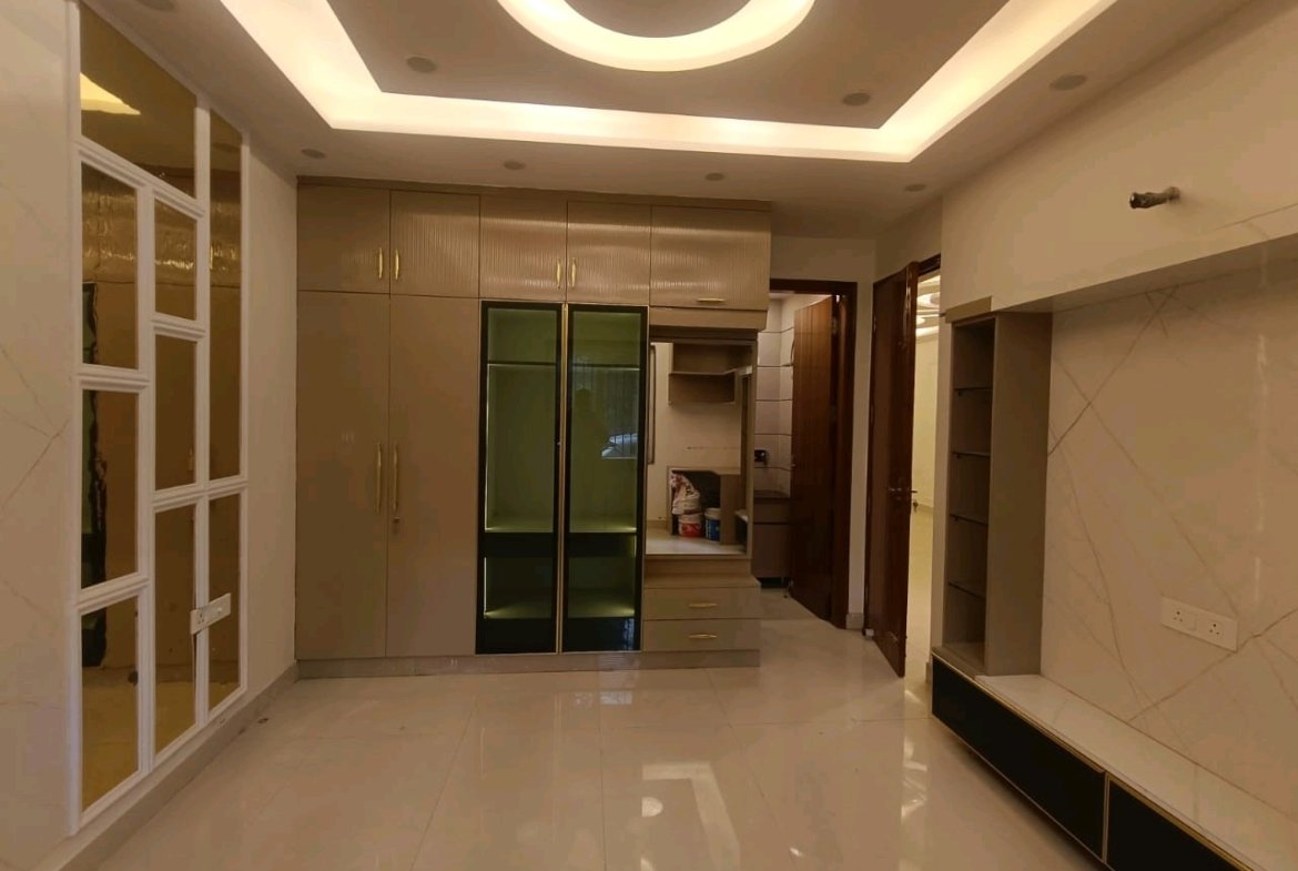 BIG MIG 4 BHK Ground Floor Flat for Sale in C4A Block Janakpuri