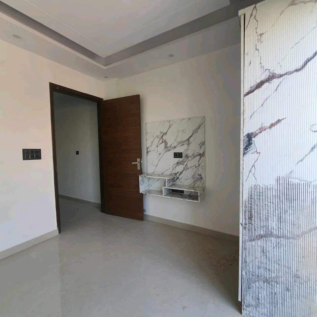 80 Gaj top-floor 2 BHK builder floor in C6B Block Janakpuri with lift, car parking, and new construction, priced at ₹1.45 Cr.