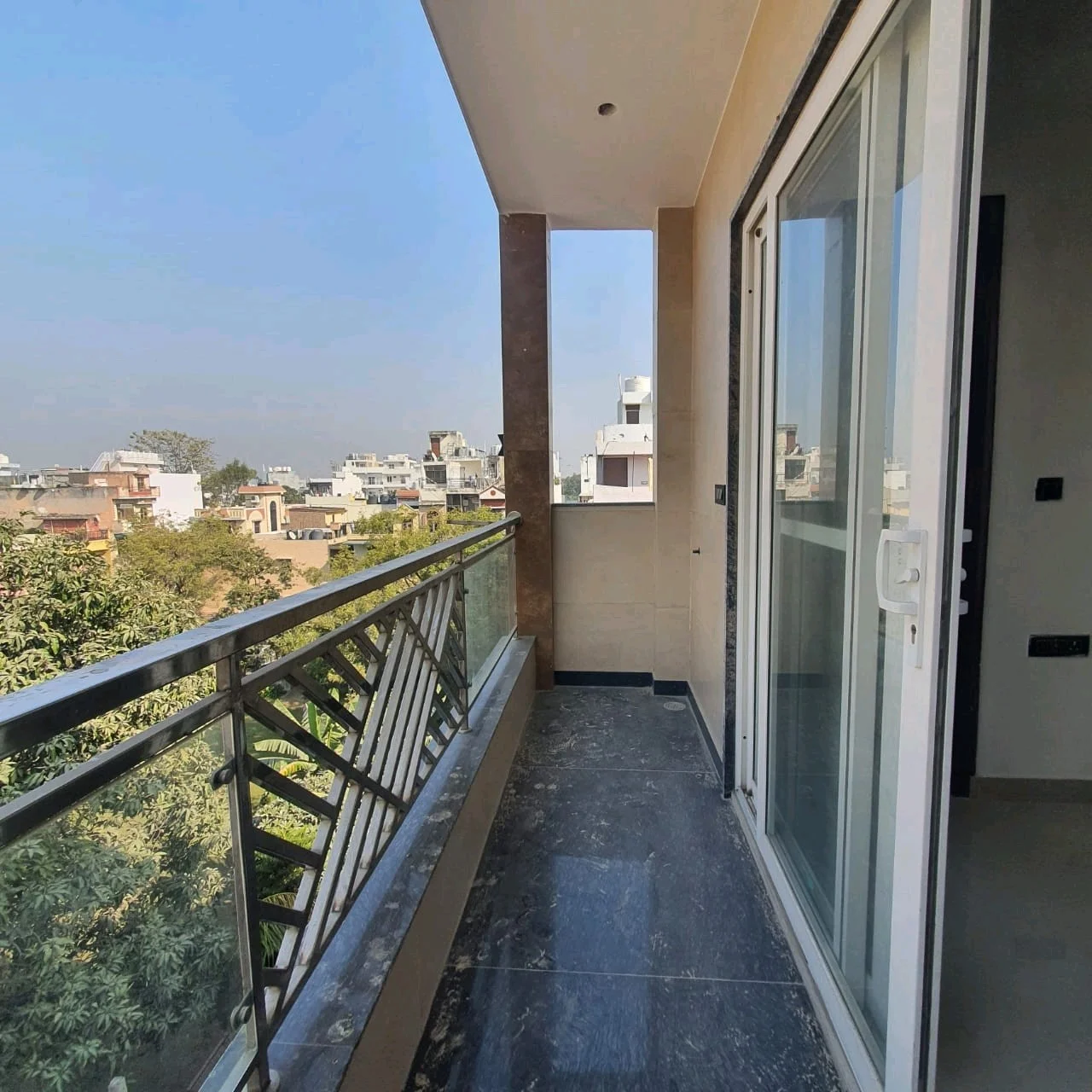 80 Gaj top-floor 2 BHK builder floor in C6B Block Janakpuri with lift, car parking, and new construction, priced at ₹1.45 Cr.